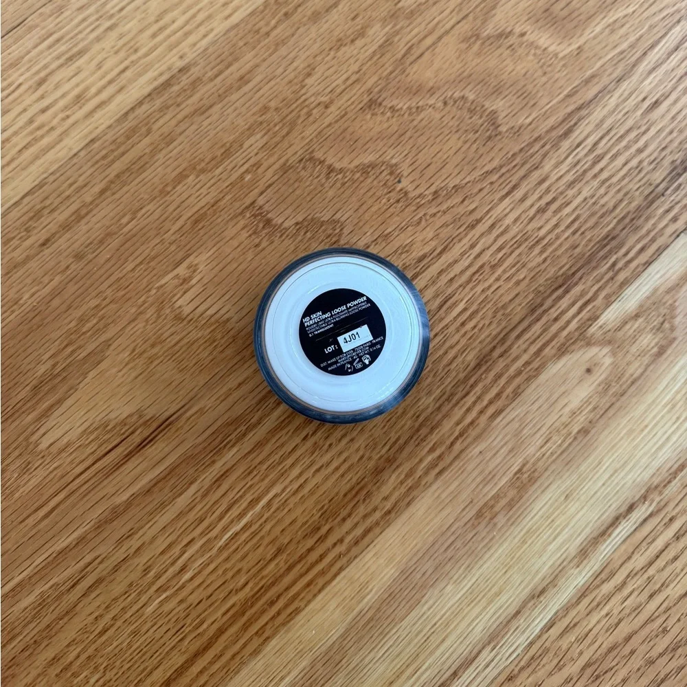 MAKE UP FOR EVER HD Skin Blurring & Perfecting Loose Setting Powder